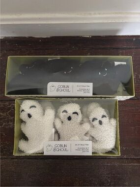 Goblin & Ghoul 2 Boxes of Bowl Filler 9 Black Bats & 9 White Ghosts
New